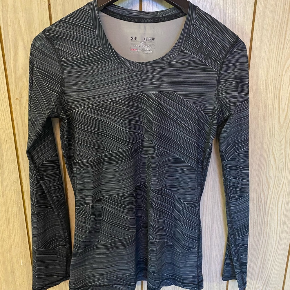 Under Armour top